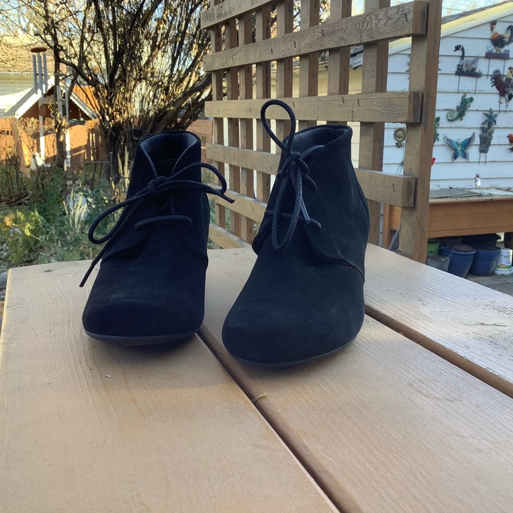 Clarks Flores Rose black suede wedge heel ankle boots US 7.5 M NWT